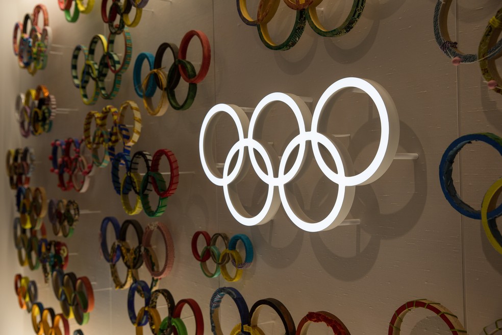 Aros olímpicos na parede do Museu Olímpico do Japão, em Tóquio — Foto: Stanislav Kogiku/SOPA Images/LightRocket/Getty Images