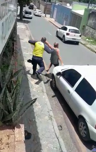 VÍDEO: Agente de trânsito é agredido e ameaçado com faca após chamar atenção de motorista em Várzea Grande (MT)