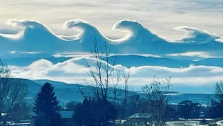 Nuvens em formato de ondas são vistas na Montanha Bighorn, nos EUA — Foto: Reprodução/Facebook