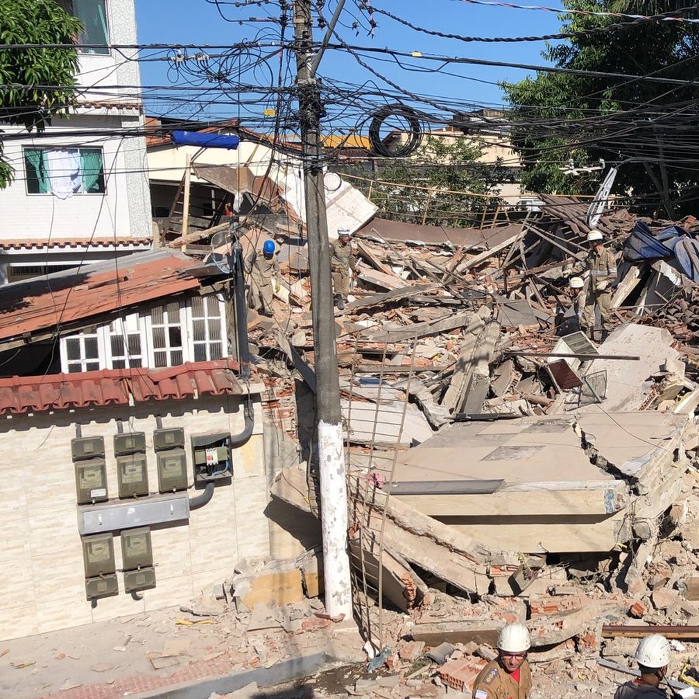 Prédio desabou em Vila Velha — Foto: Diony Silva/TV Gazeta