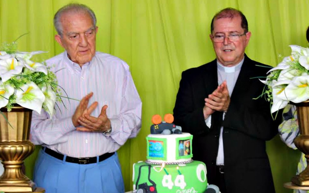 Phelippe Daou e Arcebispo dom Sérgio no aniversário de 44 anos da Rede Amazônica, em 2016. — Foto: Katiúscia Monteiro/ G1 AM