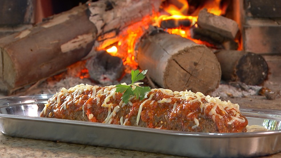 Aprenda a fazer um rocambole de carne — Foto: Reprodução/TV TEM