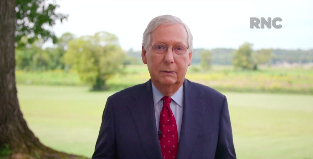 O senador Mitch McConnell fala em gravação para a última noite da Convenção Nacional do Partido Republicano nesta quinta-feira (27)  — Foto: Convenção Nacional do Partido Republicano/Reprodução