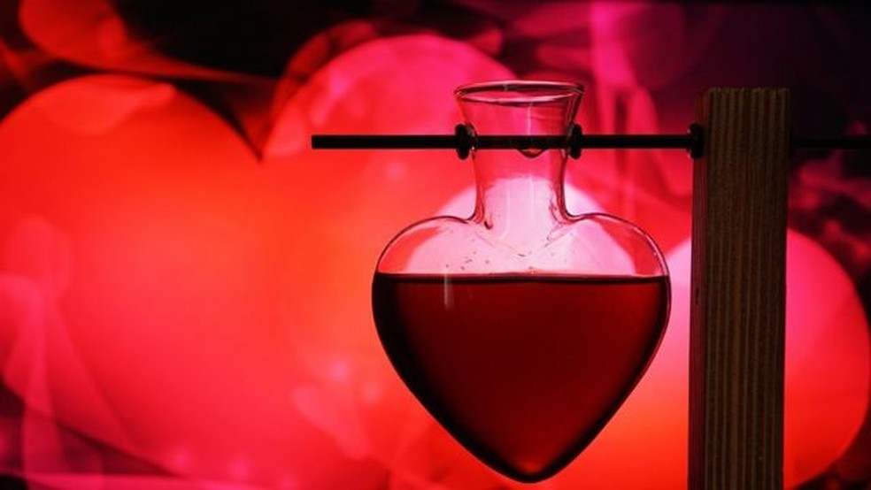 Como fazer uma poção de amor cientificamente comprovada | Ciência | G1