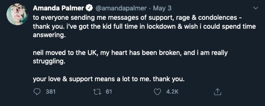 Um post da cantora Amanda Palmer falando do término de seu casamento com Neil Gaiman (Foto: Twitter)