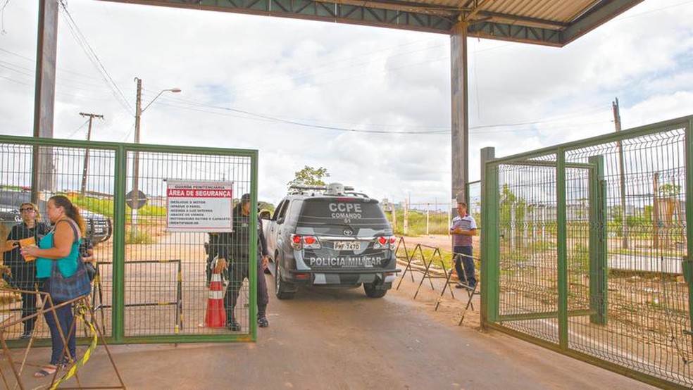 Agente penitenciário trabalha na CPPL II, em Itaitinga, Grande Fortaleza. — Foto: Cid Barbosa/SVM