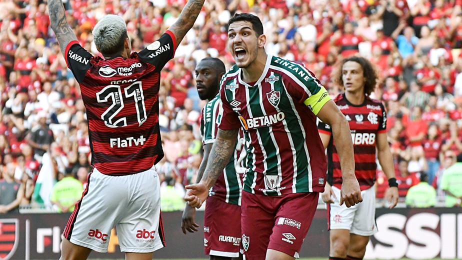 Nino em campo pelo Fluminense contra Flamengo