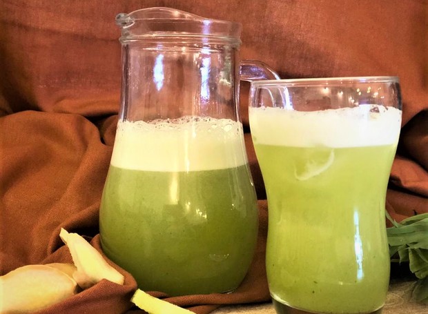 O suco verde é repleto de vitaminas e minerais e pode ajudar com a hidratação neste verão (Foto: Divulgação)