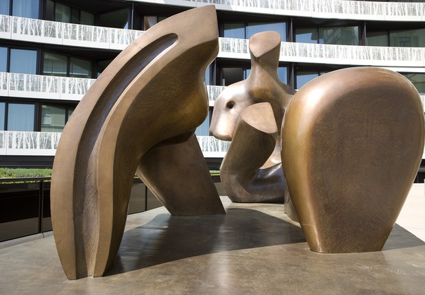 Escultura de Henry Moore que faz parte da coleção do Dolder Grand, em Zurique (Foto: Reprodução/Pinterest)
