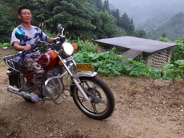 Xiong Jigen é um dos muitos solteiros do vilarejo de Laoya, na China (Foto: BBC)