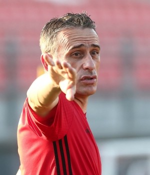 Paulo Bento assina com Olympiacos, e valor de multa com o Cruzeiro diminui