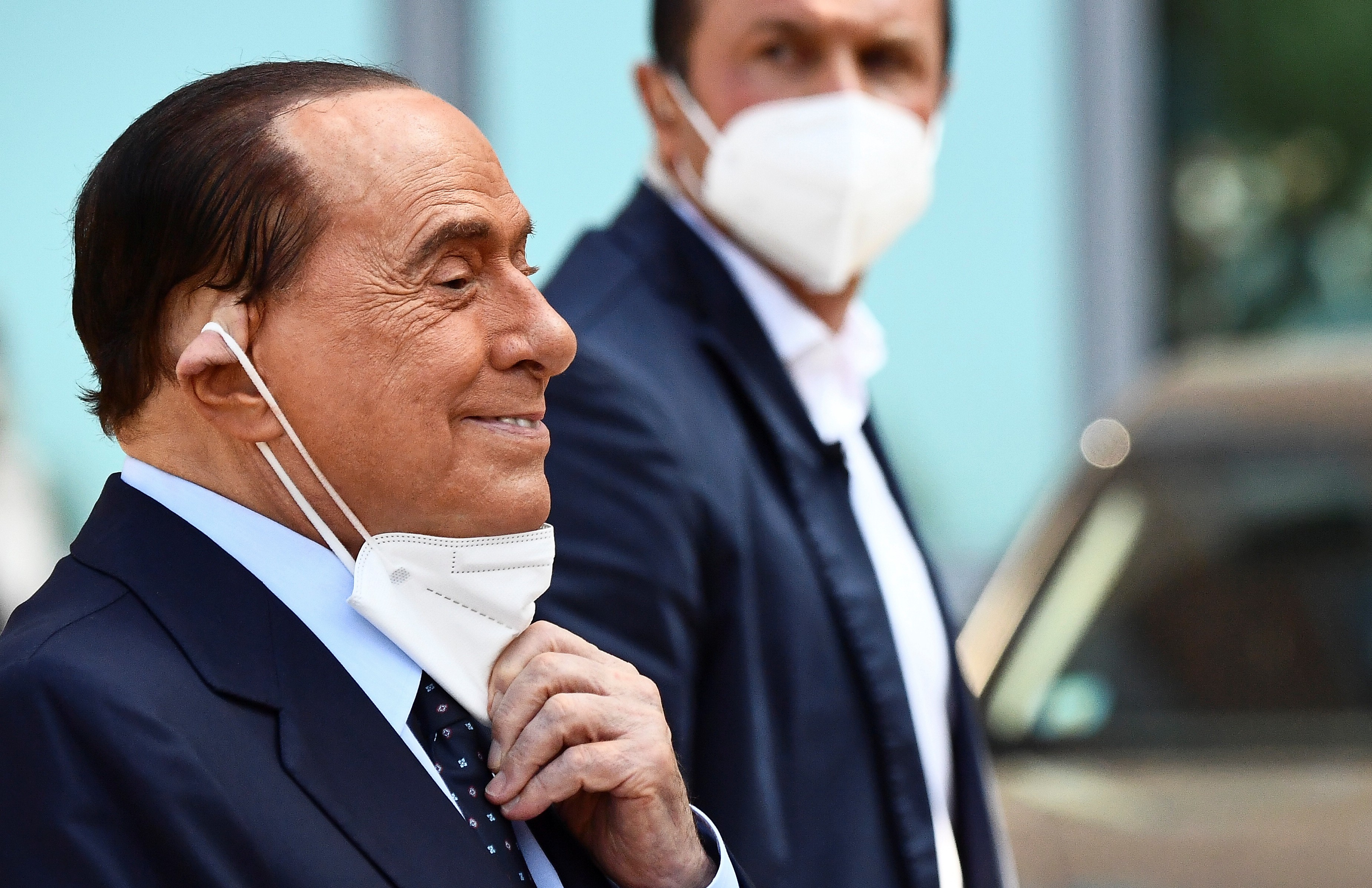 Berlusconi desiste da corrida presidencial na Itália