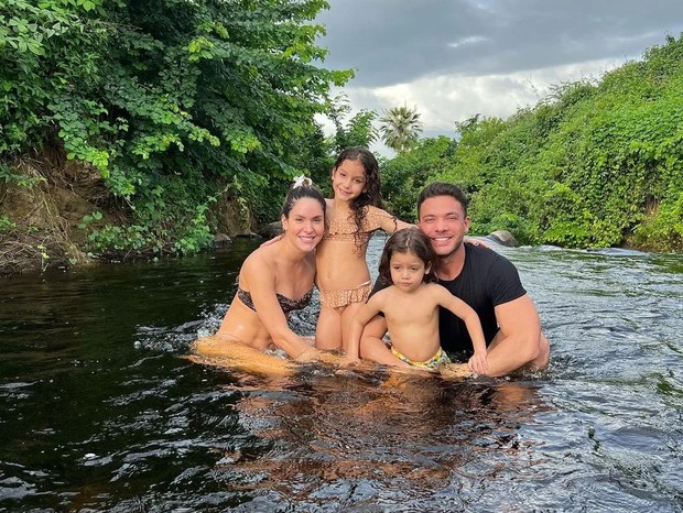 Wesley Safadão com a família (Foto: Reprodução/Instagram)