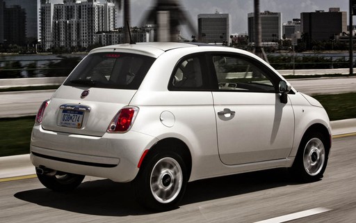 Fiat 500 ganha linha 2017 e novos itens por R$ 61.396 ...