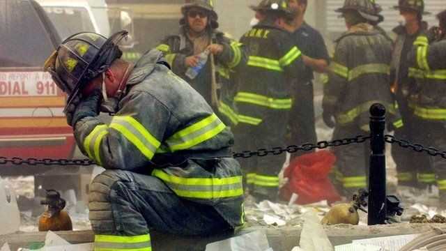 BBC Bombeiros de Nova York estiveram entre as vítimas dos ataques de 2001 (Foto: Getty Images via BBC)