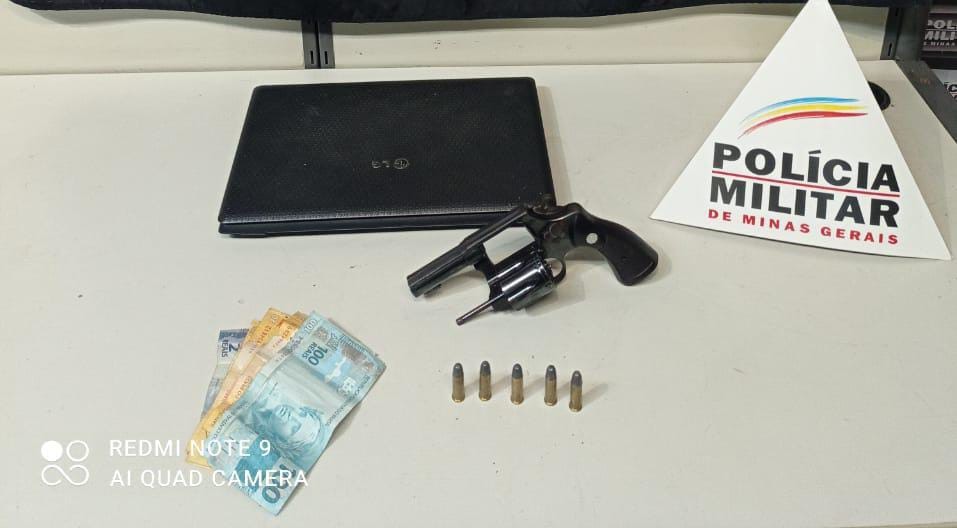Dupla é detida com arma e materiais furtados em Divinópolis 
