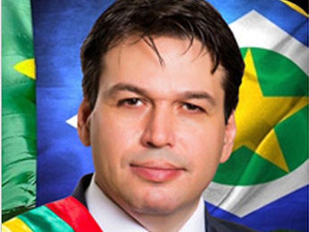 Suposta irregularidades teriam sido cometidas durante a gestão do prefeito Roberto Ângelo de Farias (PSD) (Foto: Divulgação)