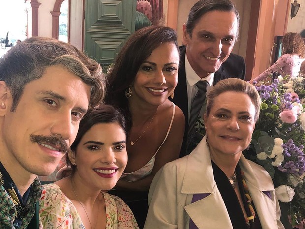 Viviane Araújo posta fotos com atores de O Sétimo Guardião (Foto: Reprodução/Instagram)