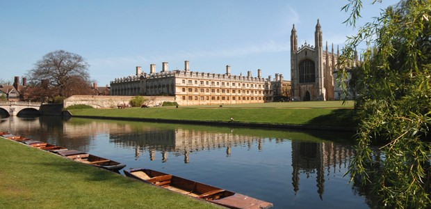 Cambridge: cidade de 150 mil habitantes onde é possível sentir que se está diante de uma joia ambiental da Inglaterra, salpicada de estudantes por todas as partes (Foto: EFE)