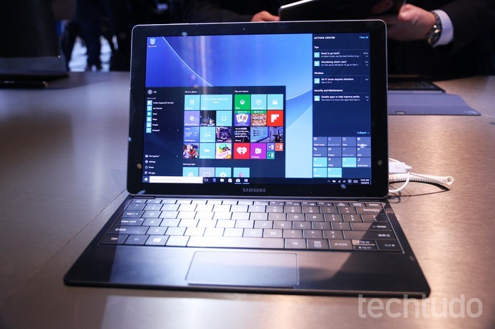 Tablet híbrido da Samsung vem com Windows 10 e bateria de 20 horas (Foto: Marlon Câmara/TechTudo)