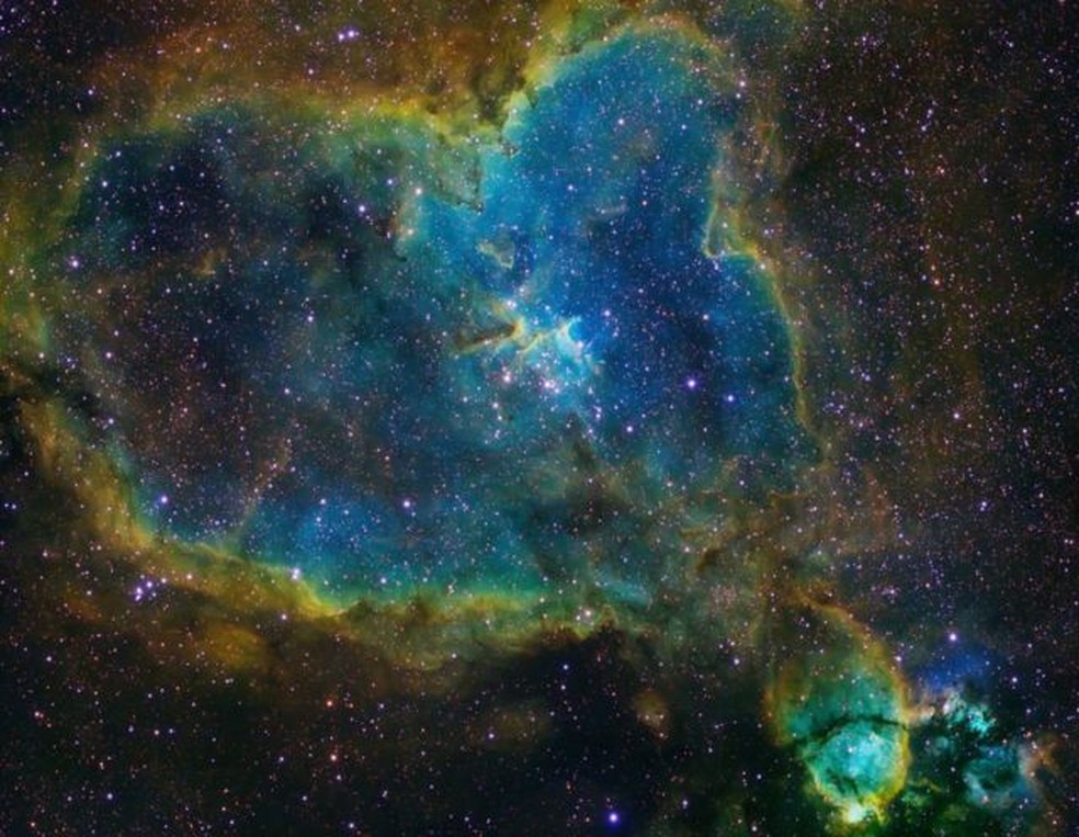 Quando nos movemos para escalas além da nossa imaginação, o Universo se comporta de maneira extraordinária (A Nebulosa do Coração, no Braço de Perseus da Via Láctea) — Foto: BBC/GETTY IMAGES