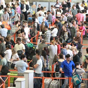Aeroporto de Cumbica aeroporto de Guarulhos Aeroportos Passageiros Check-in (Foto: Agência O Globo)