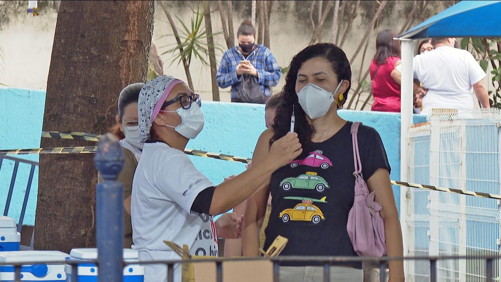 Vacinação contra a Covid no Rio — Foto: Reprodução/TV Globo