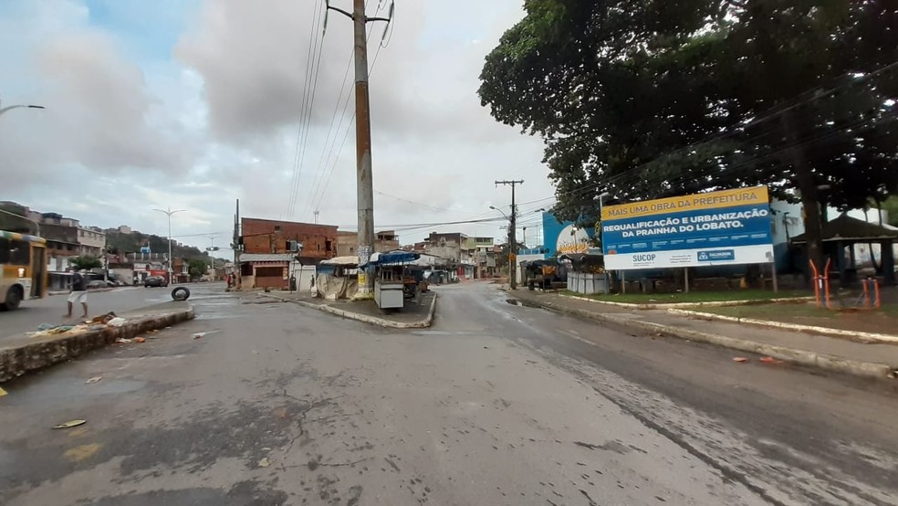 Bairro do Lobato que passa por medidas de combate ao coronav&iacute;rus &mdash; Foto: Adriana Oliveira/TV Bahia