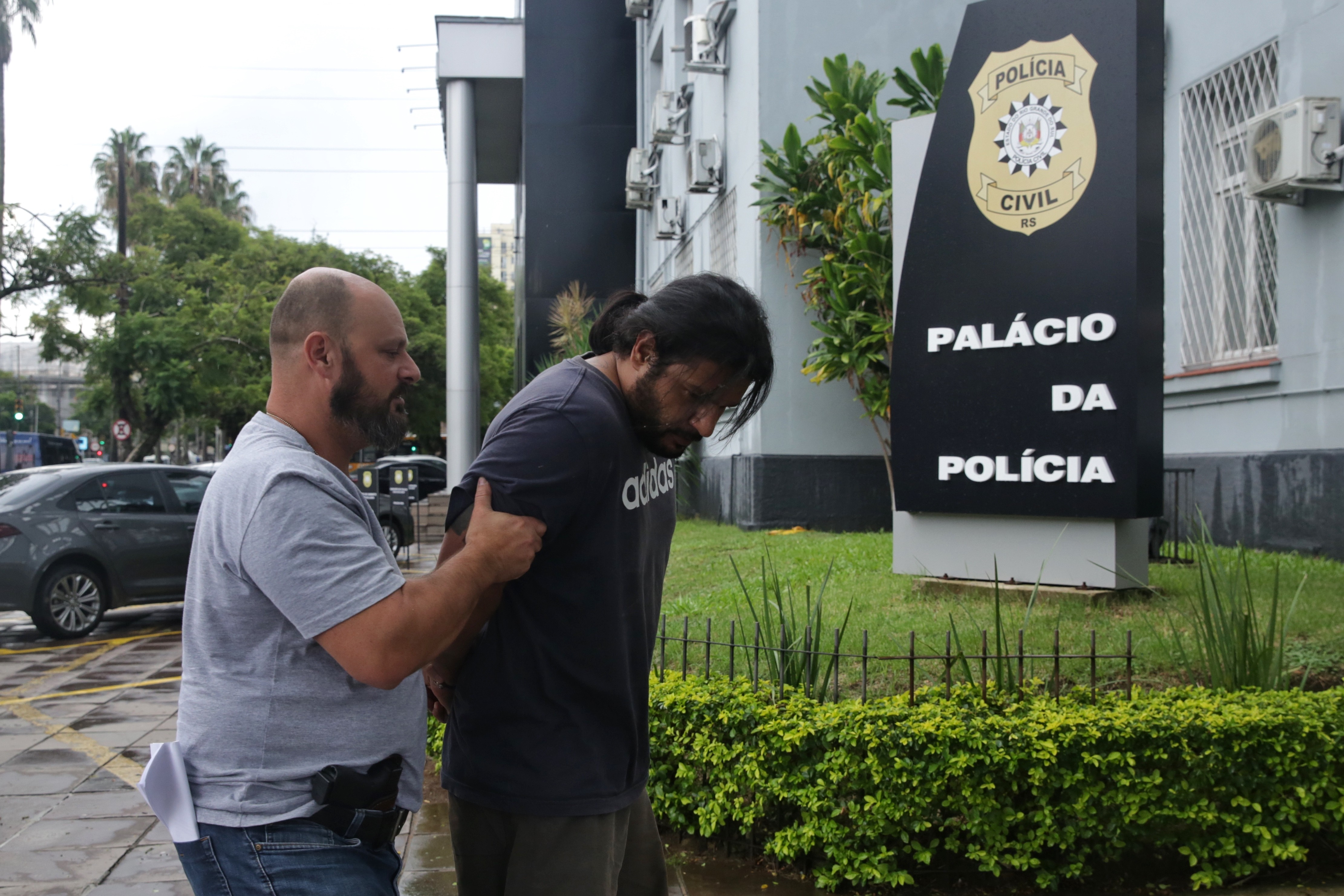 Suspeito de matar namorada e carbonizar corpo em lareira é preso em Viamão, diz BM