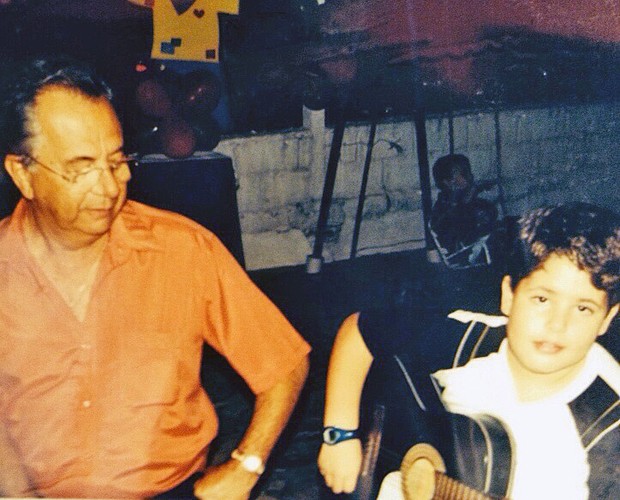 Leandro Buenno ao lado do avô (Foto: Arquivo Pessoal)