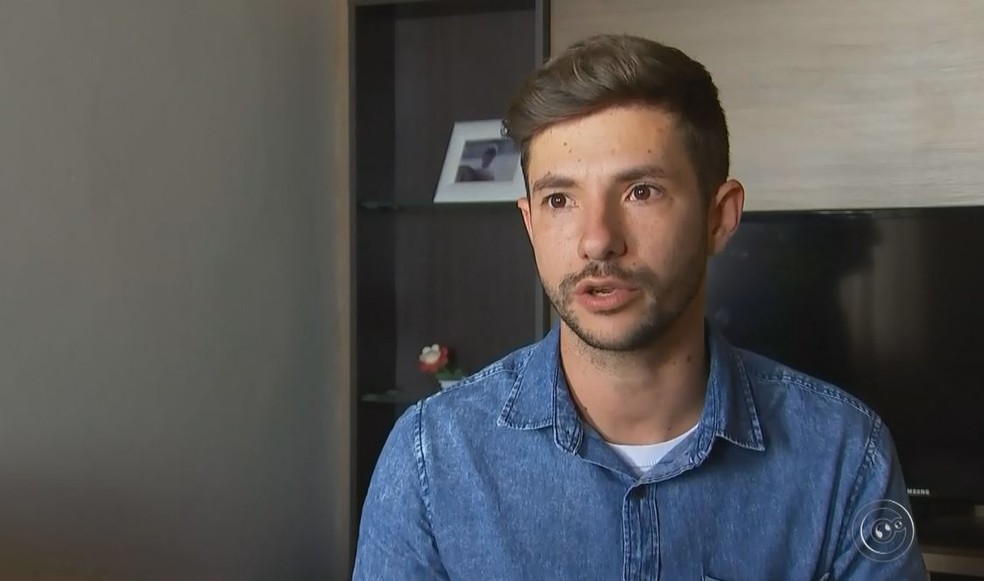 Estudante Oscar Chiquitin disse que pensou no dono do notebook que deve ter ficado desesperado com sua perda (Foto: TV TEM/Reprodução)
