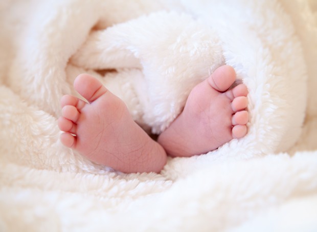 Teste do pezinho no recém-nascido ajuda a detectar uma série de doenças (Foto: Thinkstock)