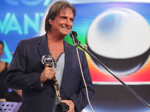 Roberto Carlos recebe Melhores do Ano Especial (Foto: Domingão do Faustão/TV Globo)