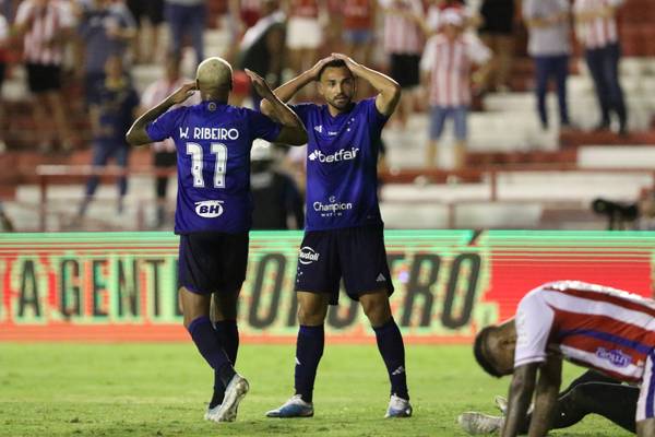 Alvos de investimentos do Cruzeiro, Nikão e Gilberto puxam fila em reformulação; veja nomes