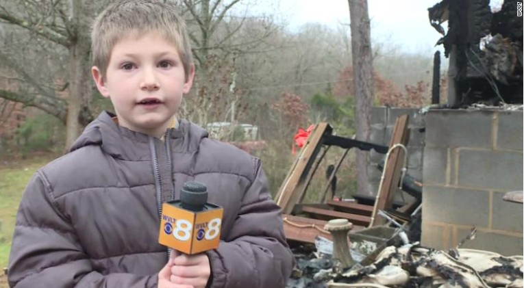 Menino de 7 anos salva irmã de incêndio  (Foto: Reprodução: CNN)
