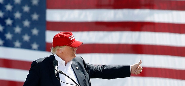 Donald Trump em campanha no Arizona, onde venceu as primárias nesta terça (Foto: Ralph Freso/ Getty Images)