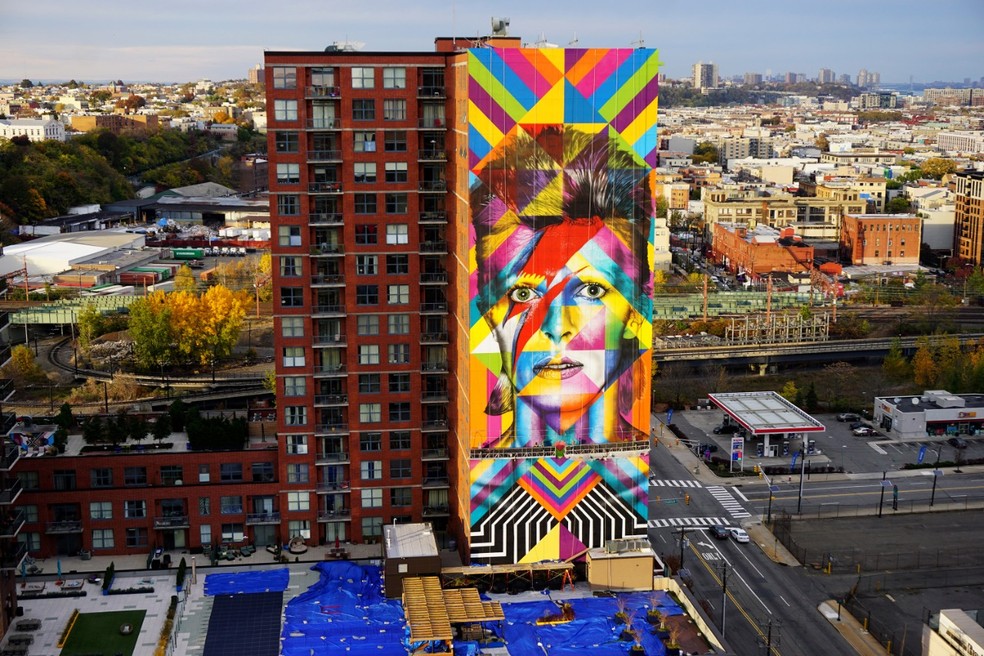 Mural com imagem de David Bowie feito por Eduardo Kobras nos Estados Unidos — Foto: Divulgação