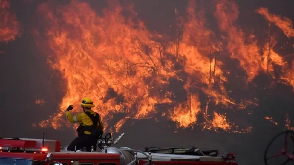 Uma das consequências mais temidas da seca são incêndios florestais, como os que atingiram Califórnia em 2019 — Foto: Reuters