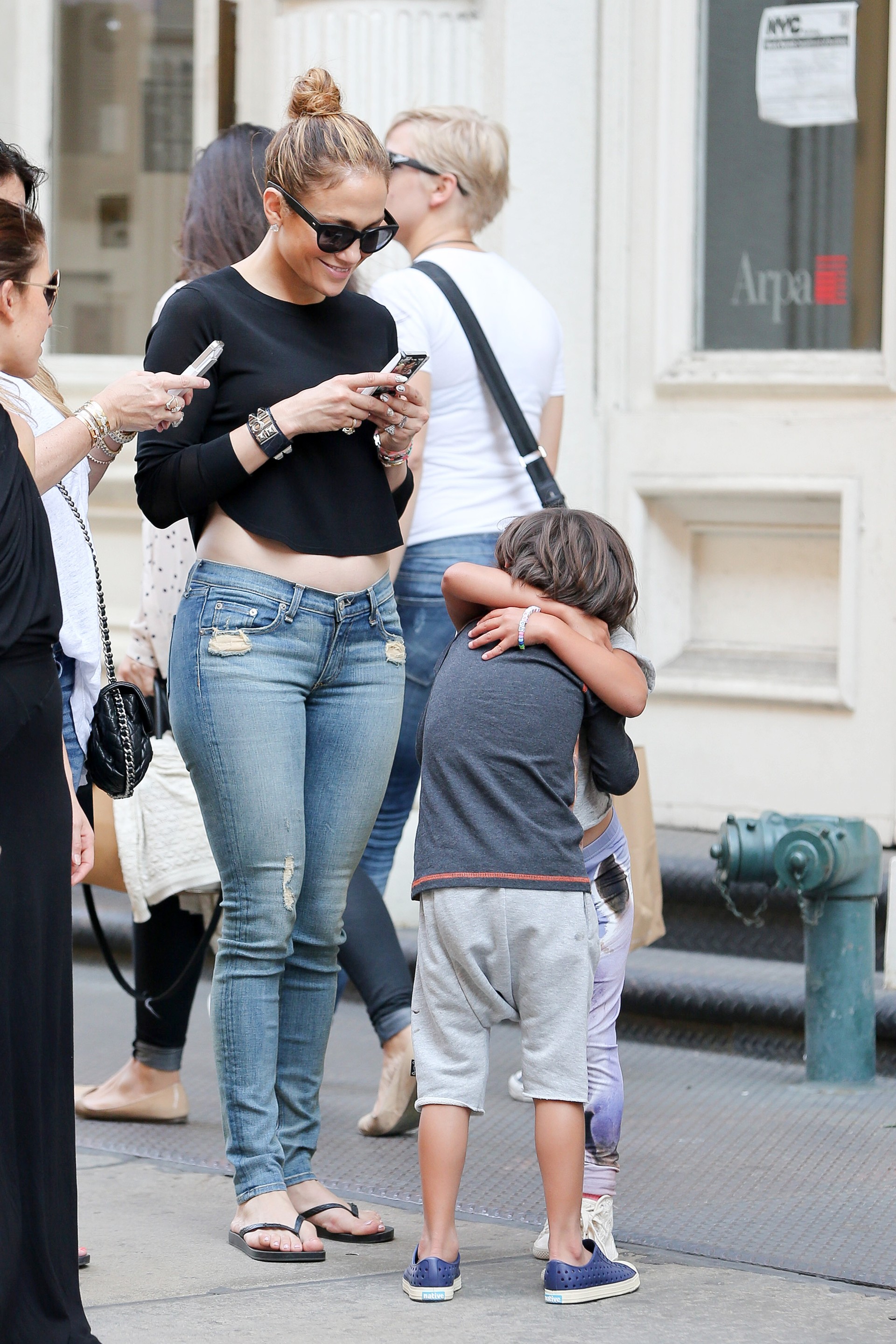 Jennifer Lopez com os filhos, Emme e Max (Foto: AKM-GSI / AKM-GSI)