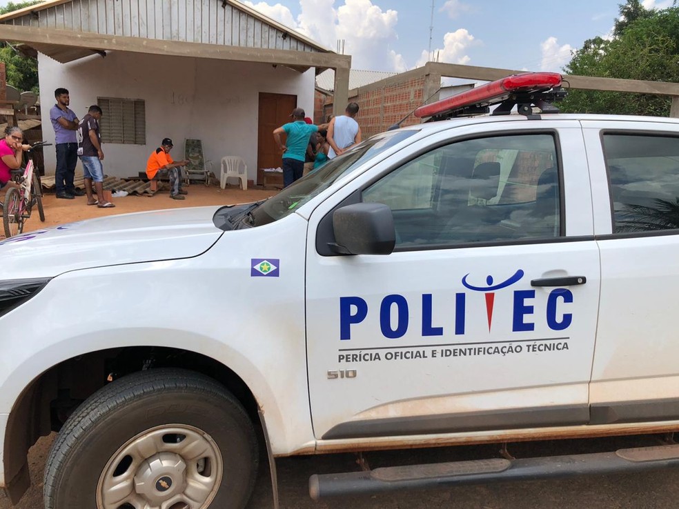 Dois homens foram achados mortos dentro do quarto de uma casa nesse sábado (19) em Campo Novo do Parecis, a 397 km de Cuiabá — Foto: Willian Tessaro/ Portal Campo Novo