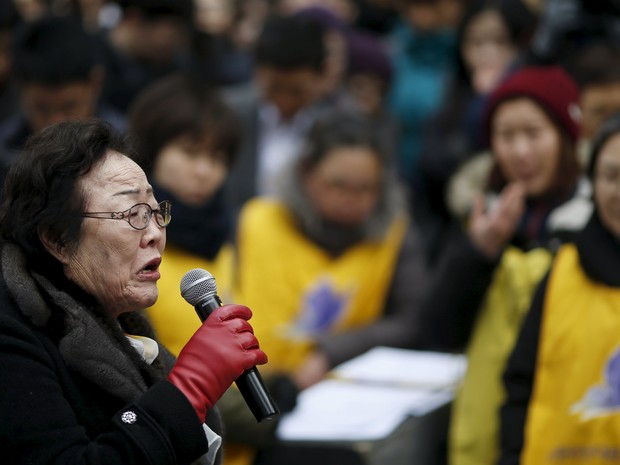 Sul-coreana Lee Yong-soo durante protesto em Seul. (Foto: Kim Hong-Ji/Reuters)