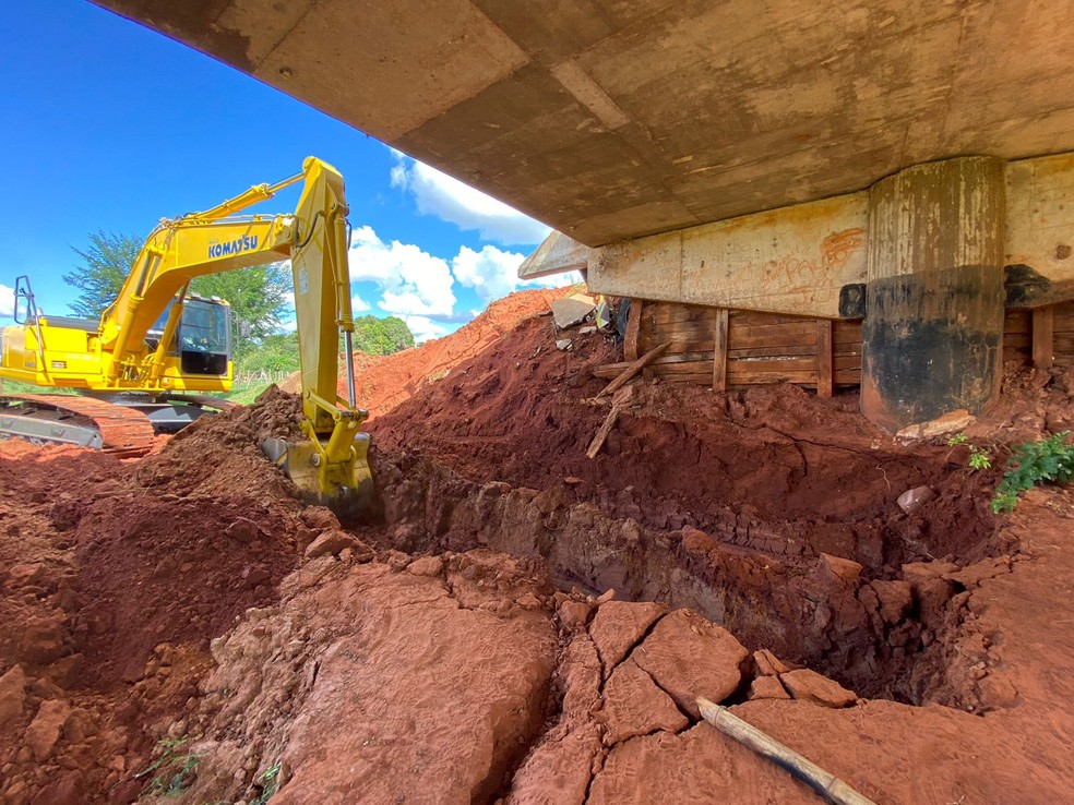 Obras para recuperação de ponte na Estrada Aymoré foram iniciadas nesta segunda-feira (28) — Foto: Prefeitura de Presidente Venceslau
