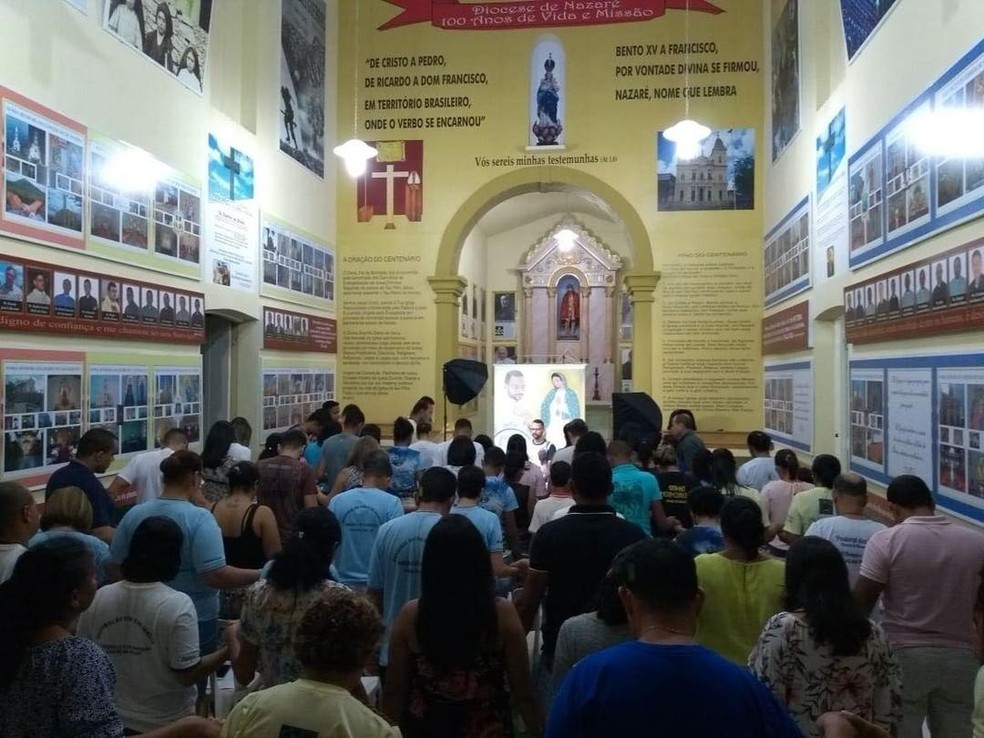 'Live do Padre' é acompanhada presencialmente por vários fieis em Nazaré da Mata, em Pernambuco (Foto: Arquivo pessoal/Padre Alex da Silva)