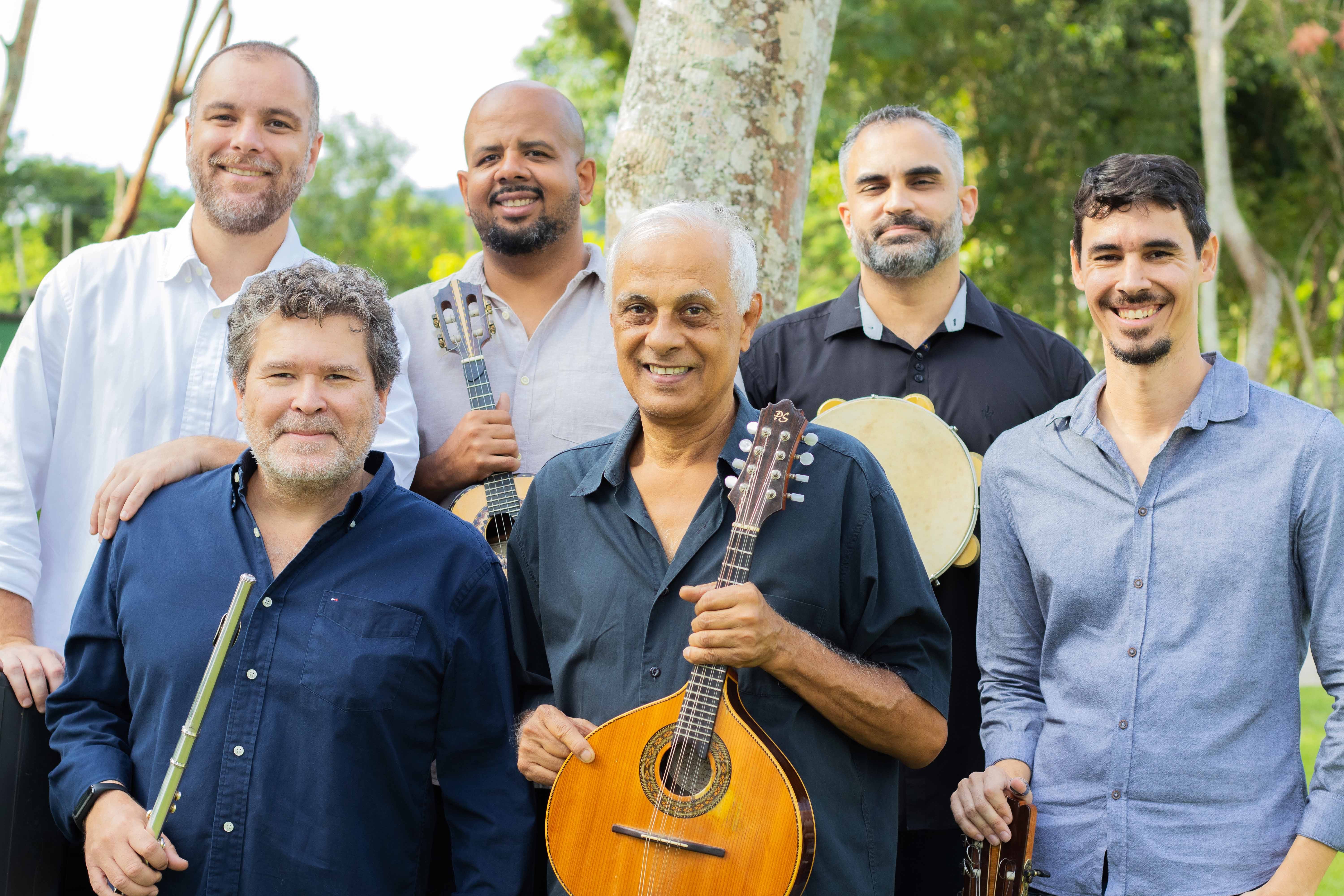 Ronaldo do Bandolim e grupo Choro na Ribeira vão do maxixe ao fado no álbum 'Improvisando'
