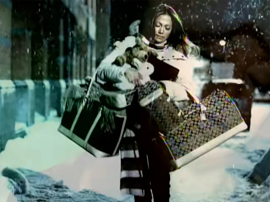 Jennifer Lopez no vídeo de 'All I Have' de 2002 (Foto: Reprodução)