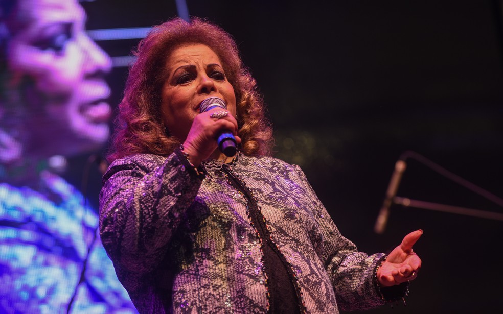 A cantora Ângela Maria, amiga de Cauby Peixoto, se emocionou no tributo ao cantor na Virada Cultural — Foto: Flavio Moraes/G1