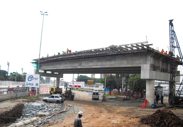 Construção de ponte que faz parte do projeto de ampliação da Marginal Tietê: sob investigação (Foto: Divulgação)