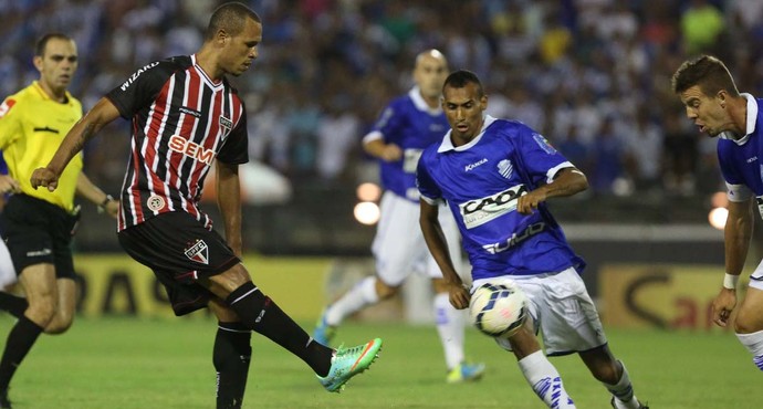 Luis Fabiano valoriza vitória e elogia desempenho de Pato na estreia