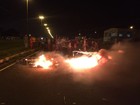 Após despejo, grupo interdita BR-230 na Paraíba em protesto por moradias