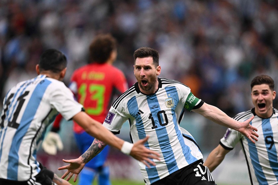 Messi comemora gol sobre México